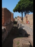 05583 ostia - regio iii - cardo degli aurighi - blick von osten.jpg